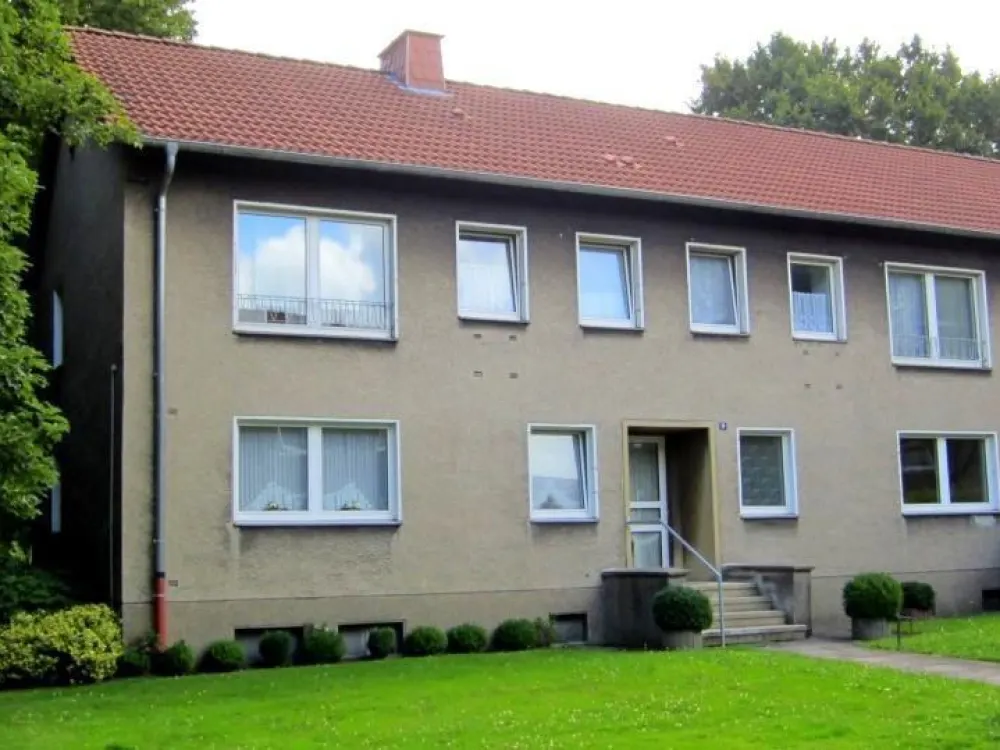 Bald verfügbar! Renovierte 2-Raum Wohnung im 1. OG