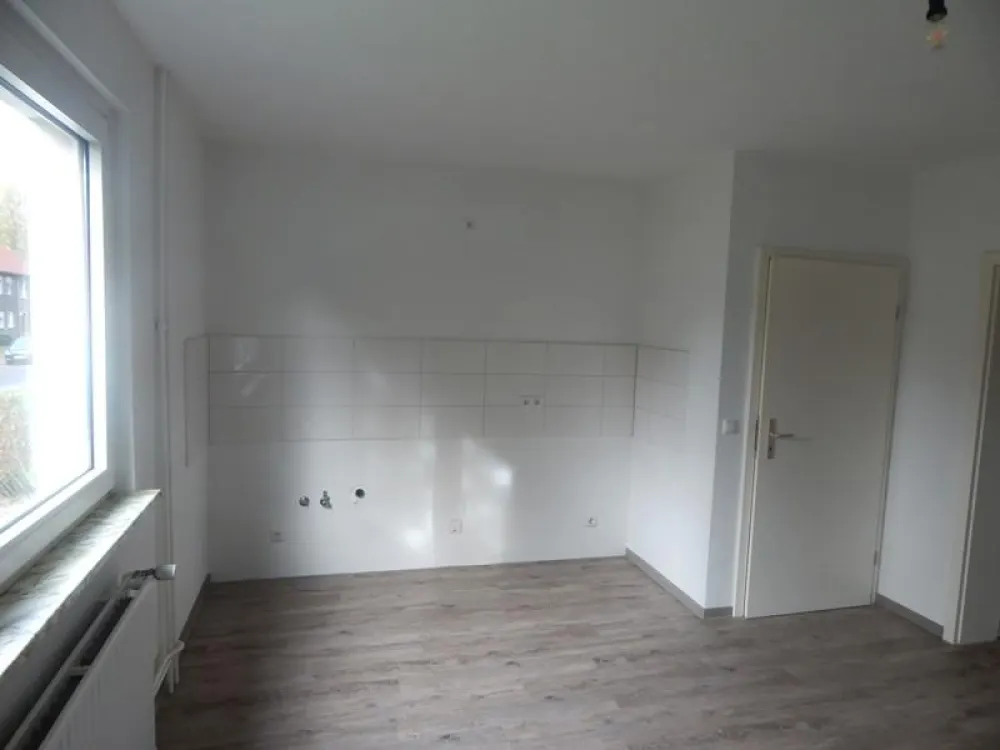 Bald verfügbar! Renovierte 2-Raum Wohnung im 1. OG