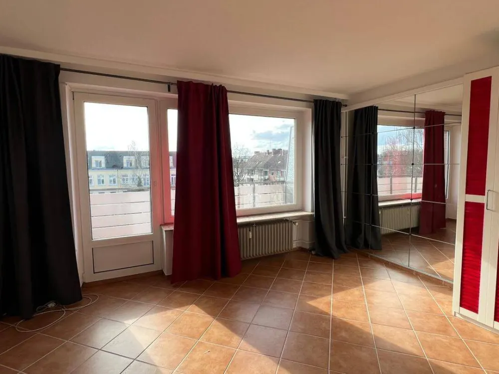 Wandsbek: 1-Zimmer-Whg mit Balkon