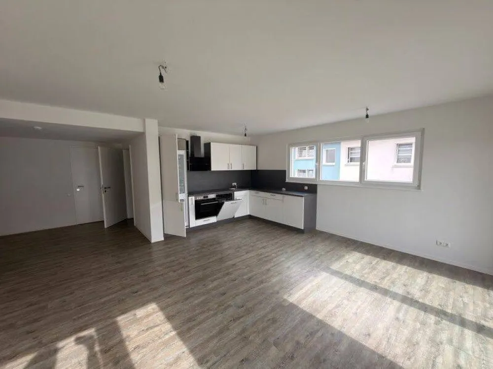 Einbauküche und Balkon: Neubau, nagelneu und komplett barrierefrei!