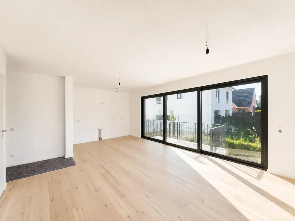 Beautiful 2-Room Apartment with Garden Share