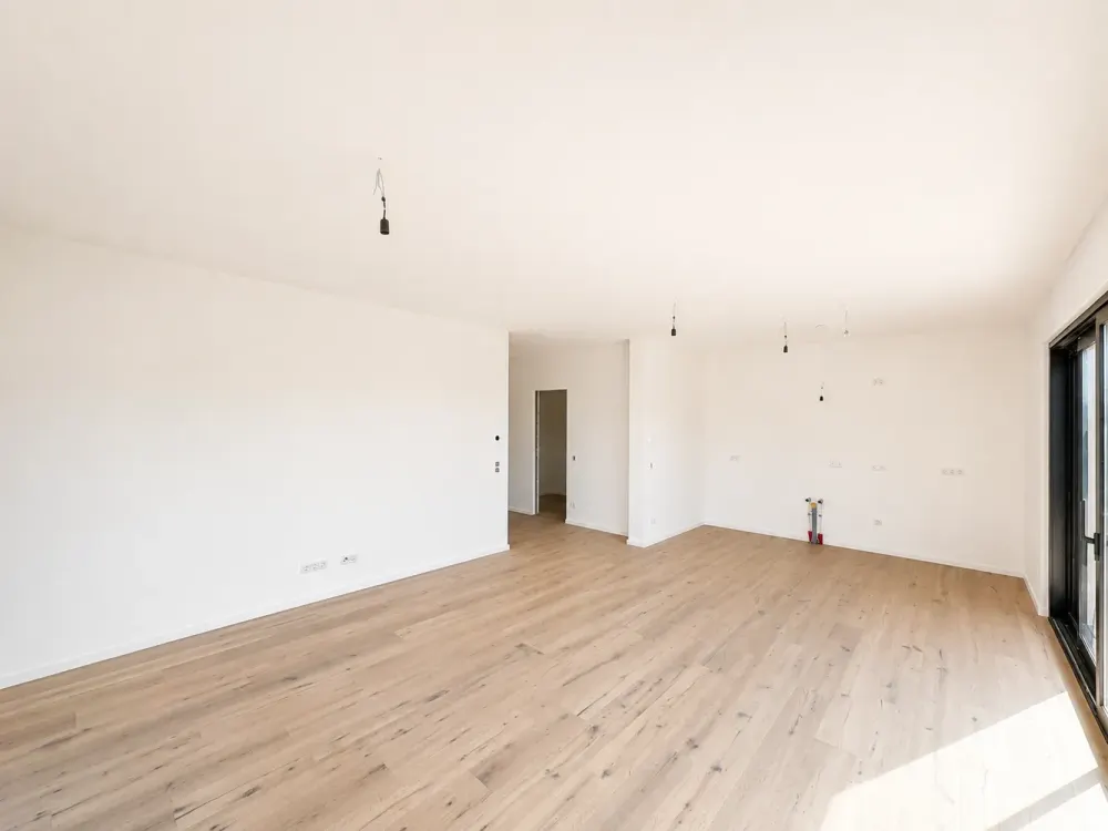 Beautiful 2-Room Apartment with Garden Share