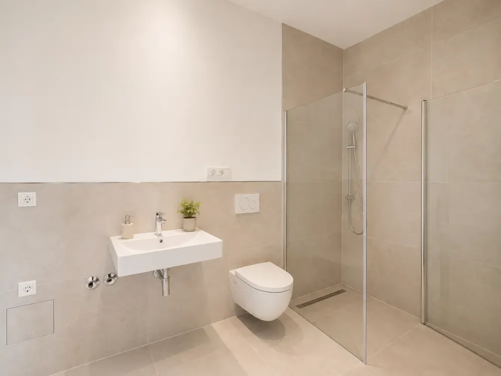 Beautiful 2-Room Apartment with Garden Share