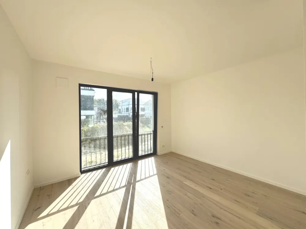 Beautiful 2-Room Apartment with Garden Share