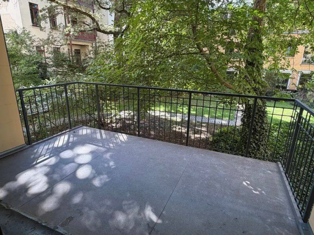 Tschaikowskistraße ! 6 Zimmer Wohnung- Stuck und Parkett- großer Balkon!