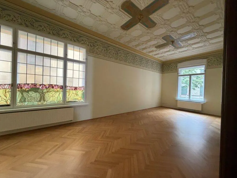 Tschaikowskistraße ! 6 Zimmer Wohnung- Stuck und Parkett- großer Balkon!