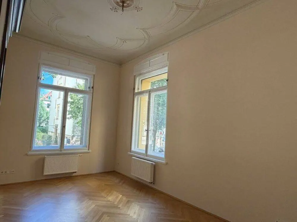 Tschaikowskistraße ! 6 Zimmer Wohnung- Stuck und Parkett- großer Balkon!
