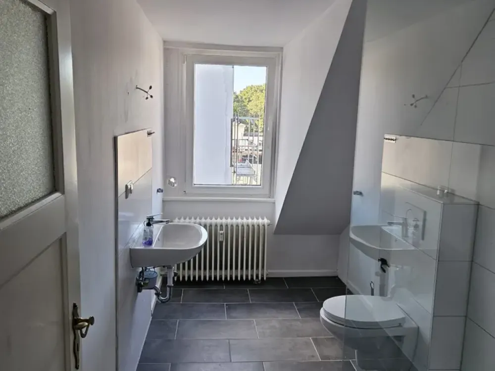 Schöne 2-Zimmerwohnung über zwei Etagen im DG!