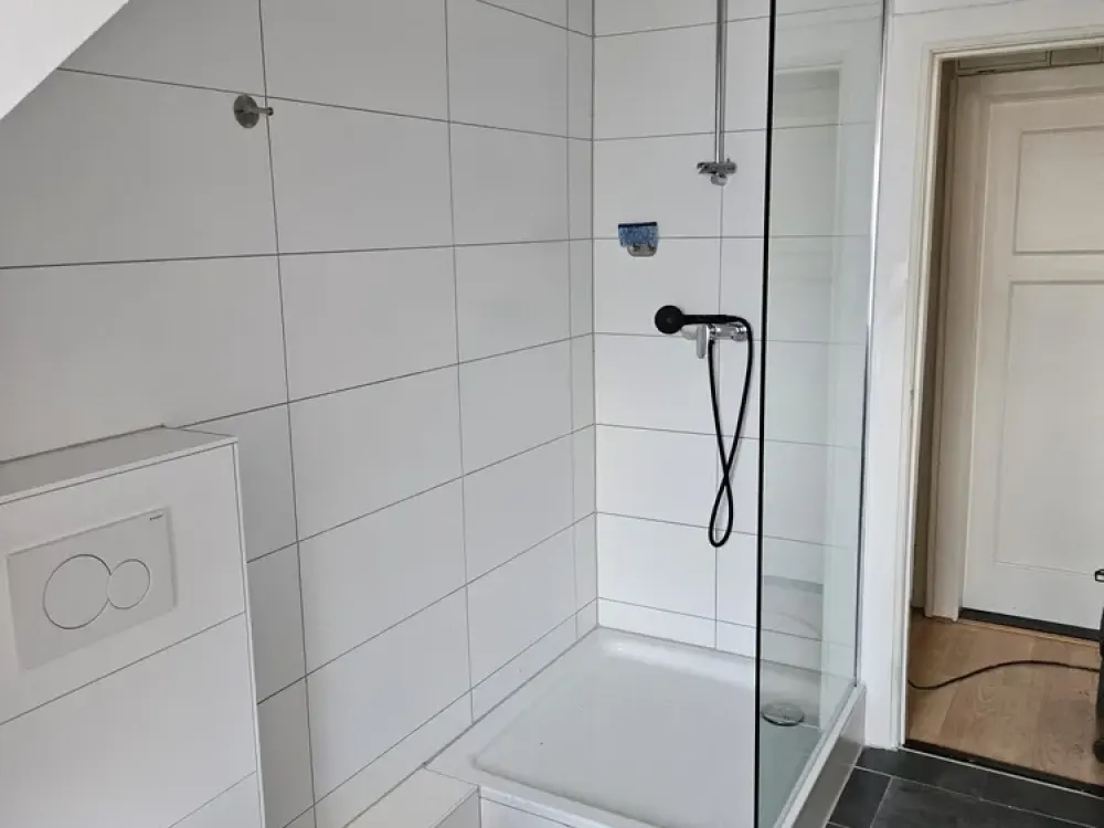 Schöne 2-Zimmerwohnung über zwei Etagen im DG!