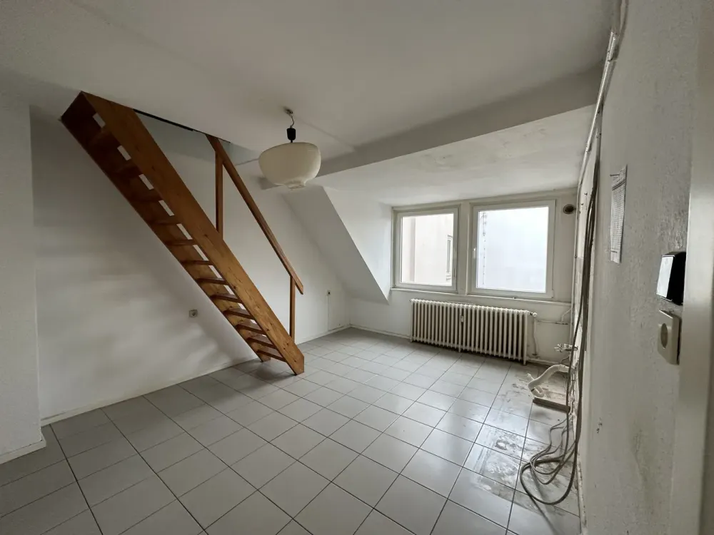Schöne 2-Zimmerwohnung über zwei Etagen im DG!