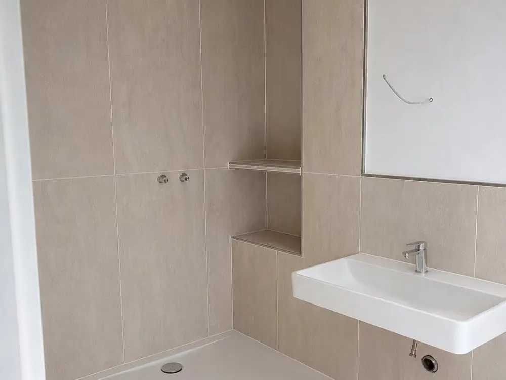 neu gernsanierte 2 zimmer Wohnung