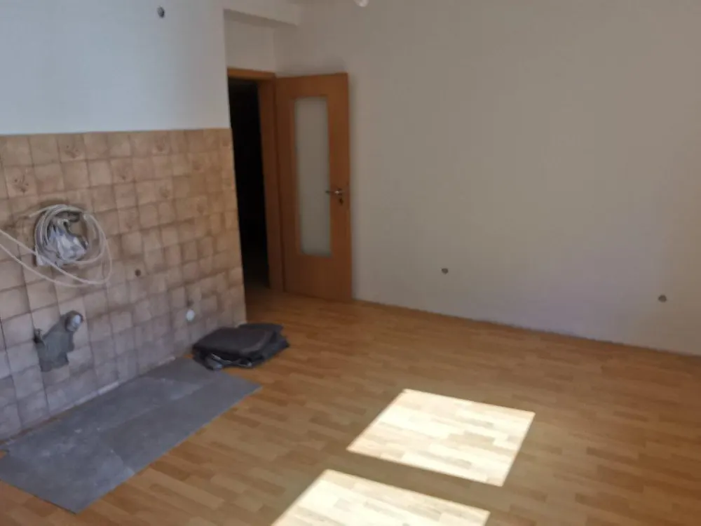 3ZKB, Frisch renovierte Wohnung im EG, 58 m² in SB-Burbach