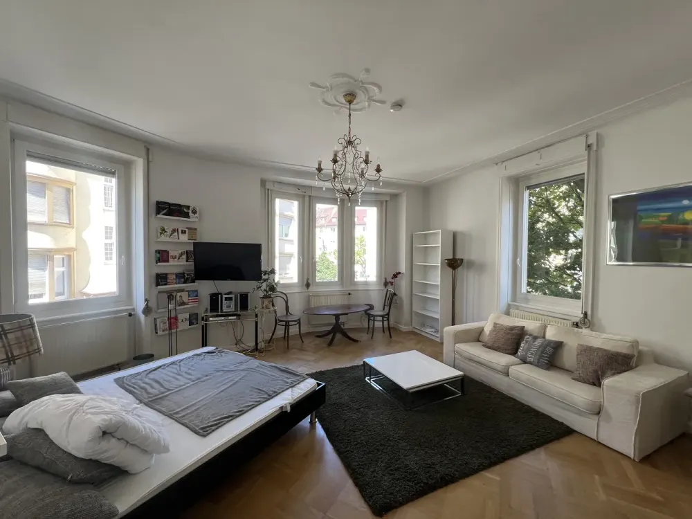 Modern möblierte 4-Zimmer-Wohnung mit Balkon in zentraler Lage von Stuttgart-West