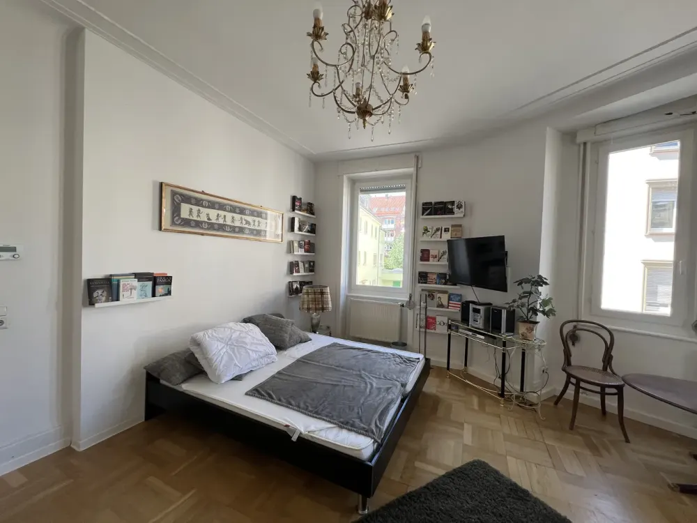 Modern möblierte 4-Zimmer-Wohnung mit Balkon in zentraler Lage von Stuttgart-West