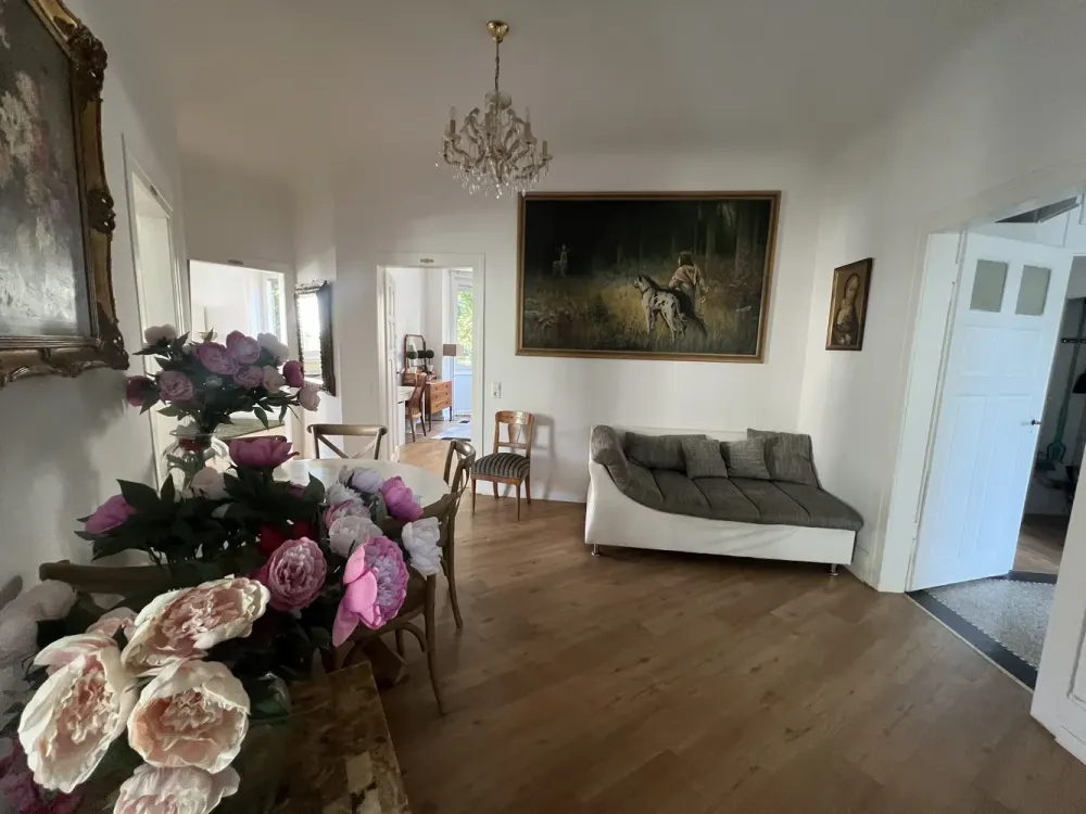 Modern möblierte 4-Zimmer-Wohnung mit Balkon in zentraler Lage von Stuttgart-West