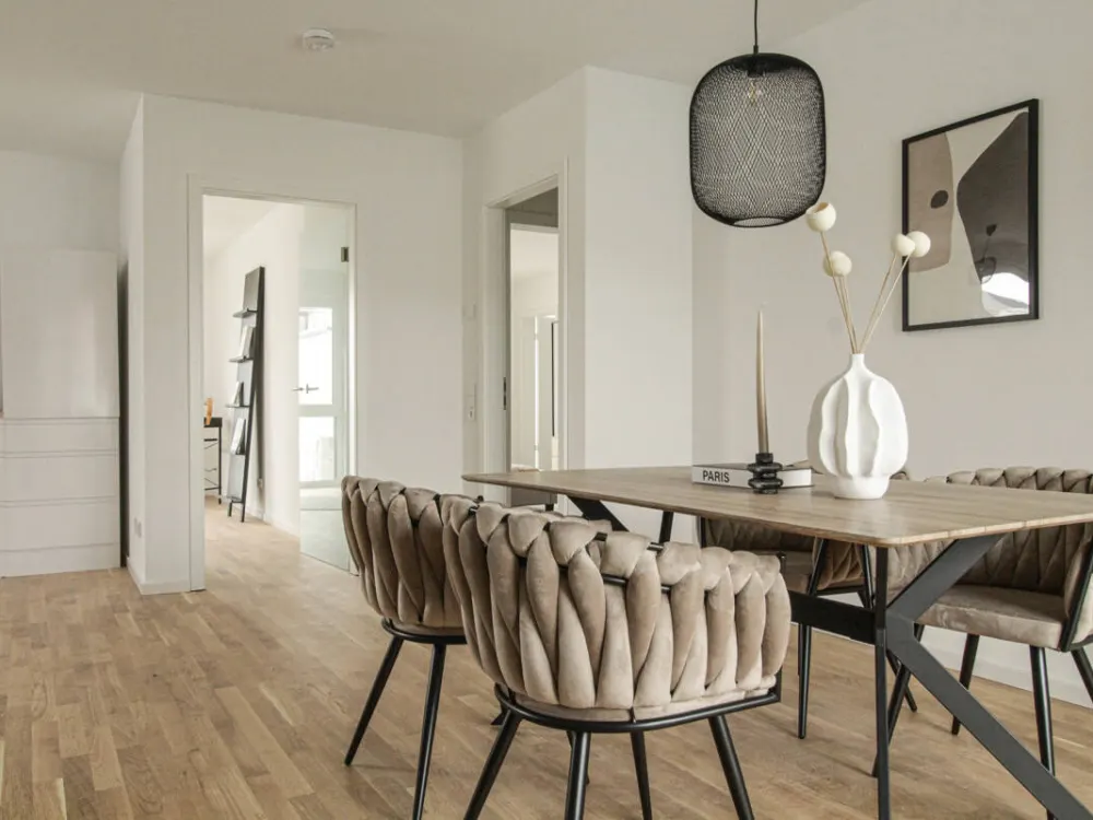 Exklusive und helle 3-Zi. Wohnung, Sonnenbalkon, Eichenparkett, Gäste WC, Einbauküche- barrierefrei