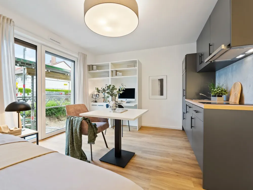 Arrive. Feel Good. Be at Home. Top-Class Apartment with Balcony