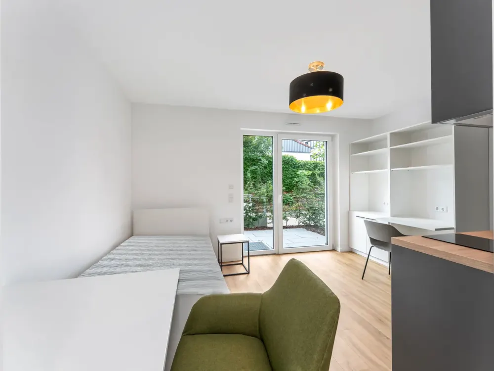 Arrive. Feel Good. Be at Home. Top-Class Apartment with Balcony