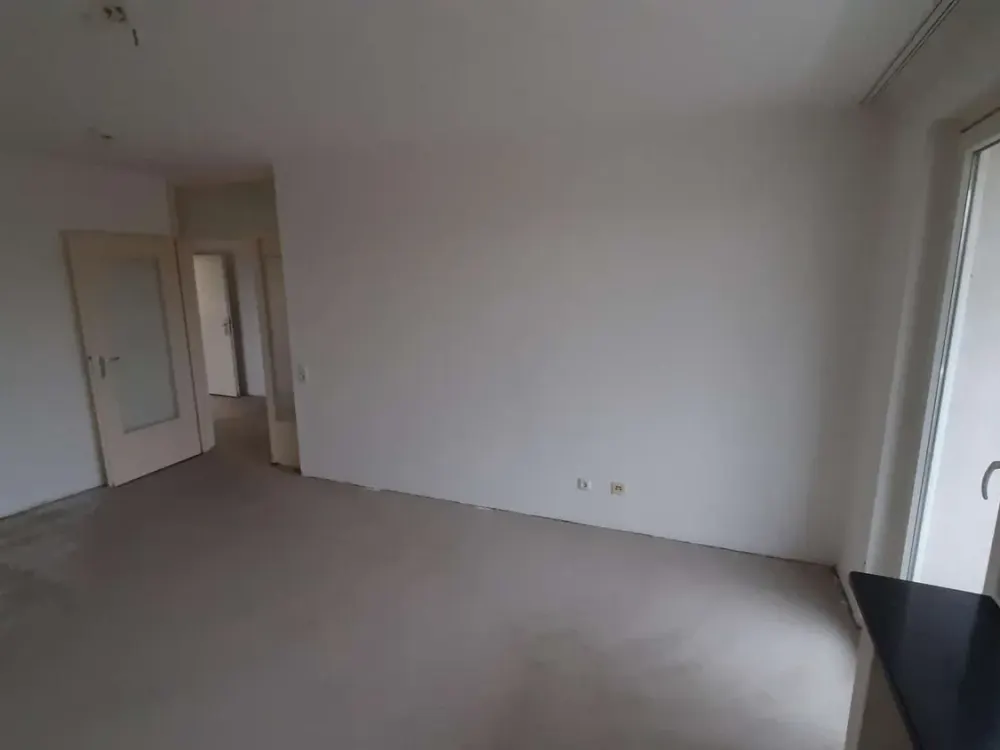 Vulkanstraße 242 - helle 2 ZKB Wohnung im 4.OG *ab sofort* zu vermieten