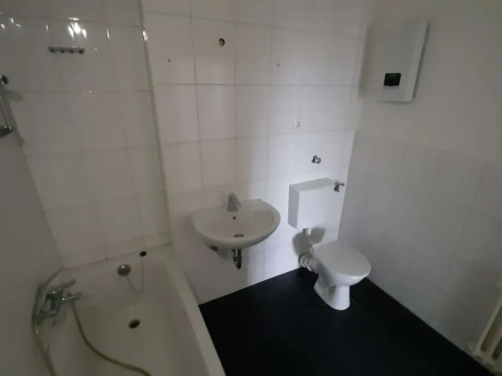 Vulkanstraße 242 - helle 2 ZKB Wohnung im 4.OG *ab sofort* zu vermieten