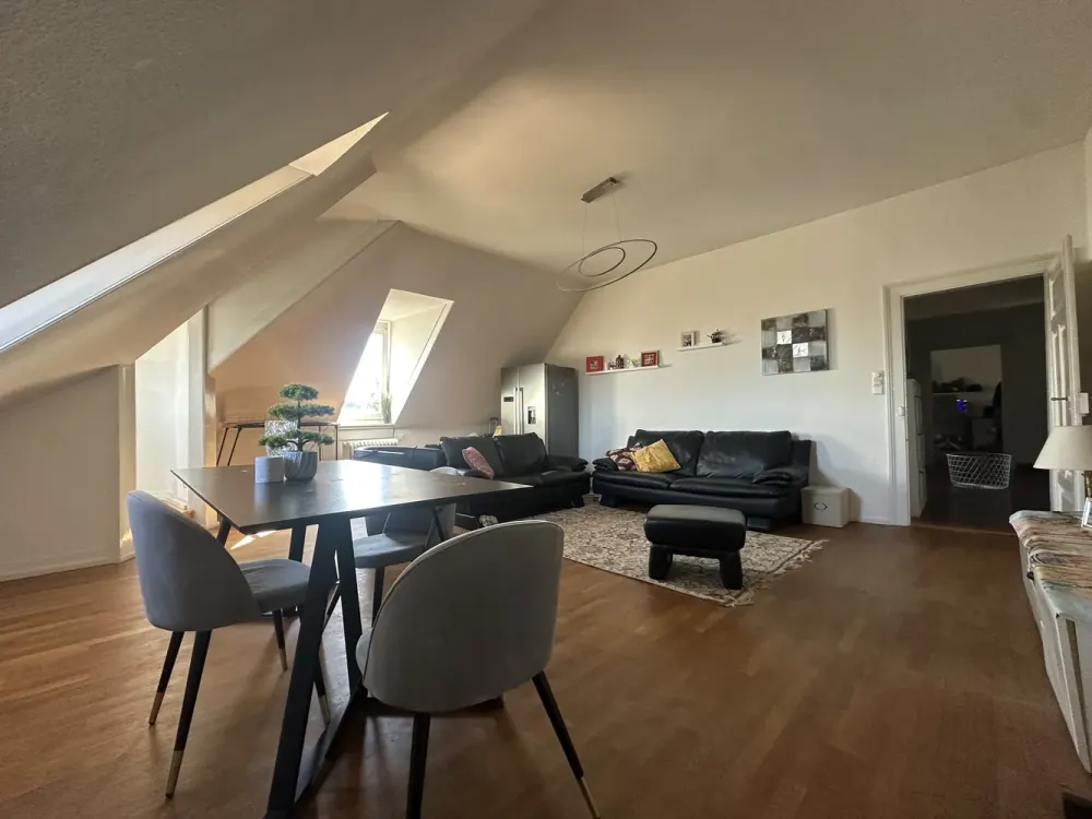 Suitable for shared flat! 4 large rooms, stately, flooded with light, central