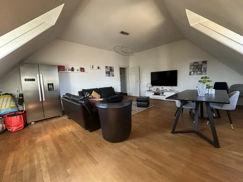Suitable for shared flat! 4 large rooms, stately, flooded with light, central