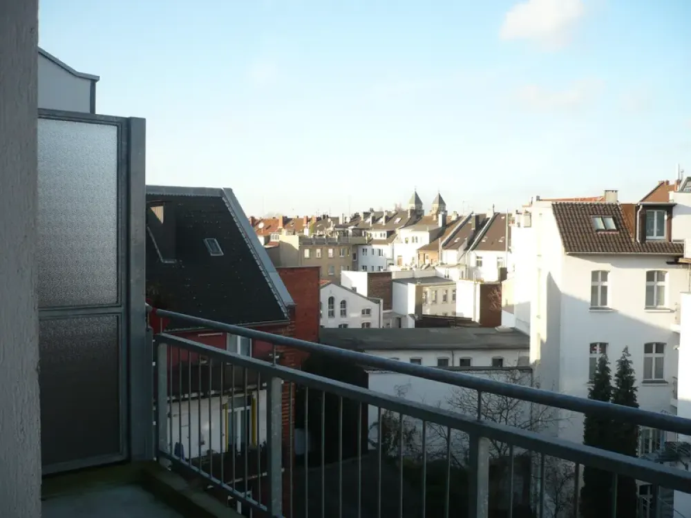 Helle sanierte 2 Zi. Wohnung mit Dachterrasse, Balkon u. Wohnküche in D-Pempelfort