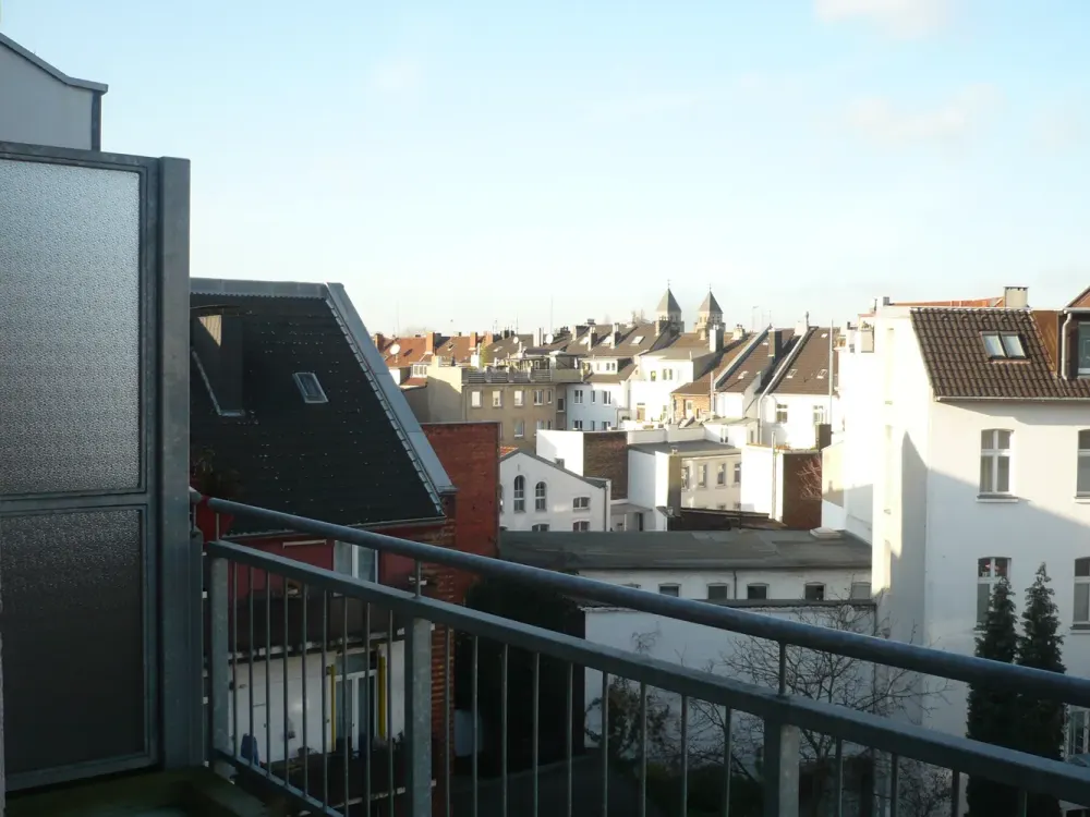 Helle sanierte 2 Zi. Wohnung mit Dachterrasse, Balkon u. Wohnküche in D-Pempelfort