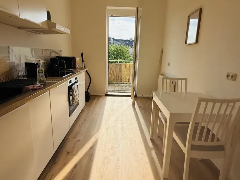 Hochwertig sanierte 2-Zimmer-Wohnung (teil/möbliert) mit großem Sonnenbalkon in Leipzig-Holzhausen