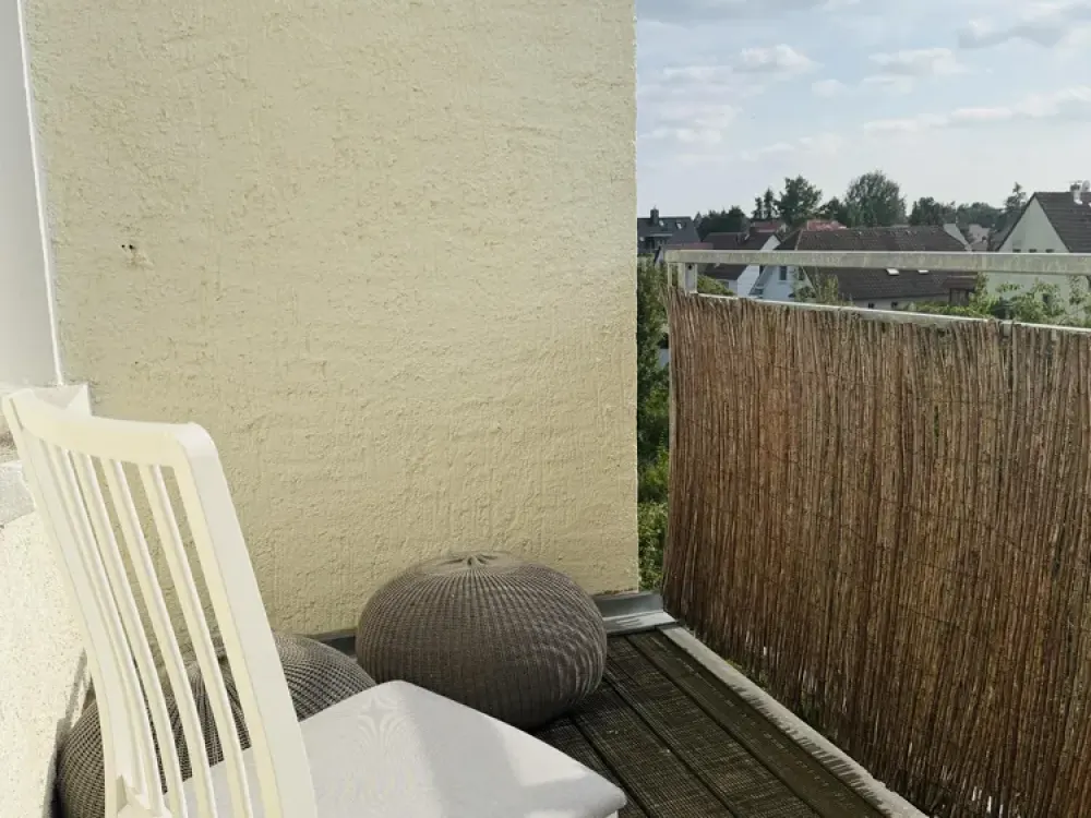 Hochwertig sanierte 2-Zimmer-Wohnung (teil/möbliert) mit großem Sonnenbalkon in Leipzig-Holzhausen