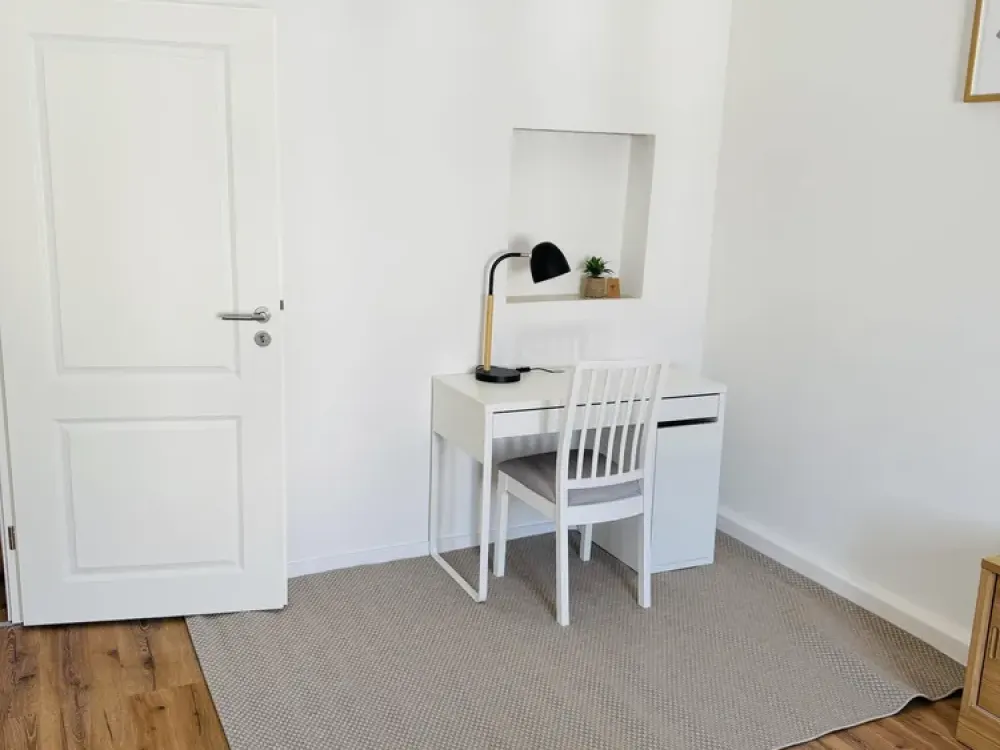 Hochwertig sanierte 2-Zimmer-Wohnung (teil/möbliert) mit großem Sonnenbalkon in Leipzig-Holzhausen