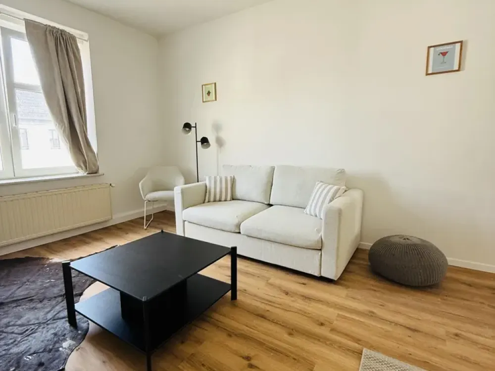 Hochwertig sanierte 2-Zimmer-Wohnung (teil/möbliert) mit großem Sonnenbalkon in Leipzig-Holzhausen