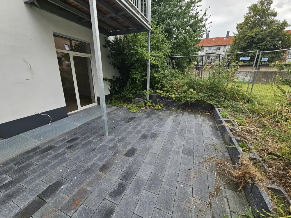 ruhige Wohnung mit Terrasse, Echtholzparkett und eigenem Eingang