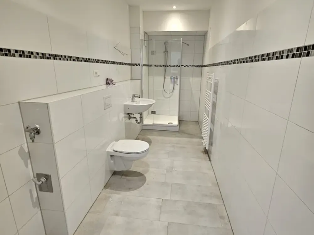 ruhige Wohnung mit Terrasse, Echtholzparkett und eigenem Eingang