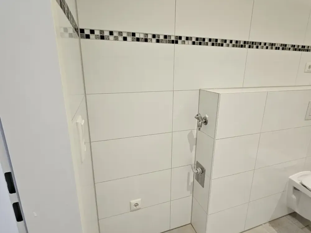 ruhige Wohnung mit Terrasse, Echtholzparkett und eigenem Eingang