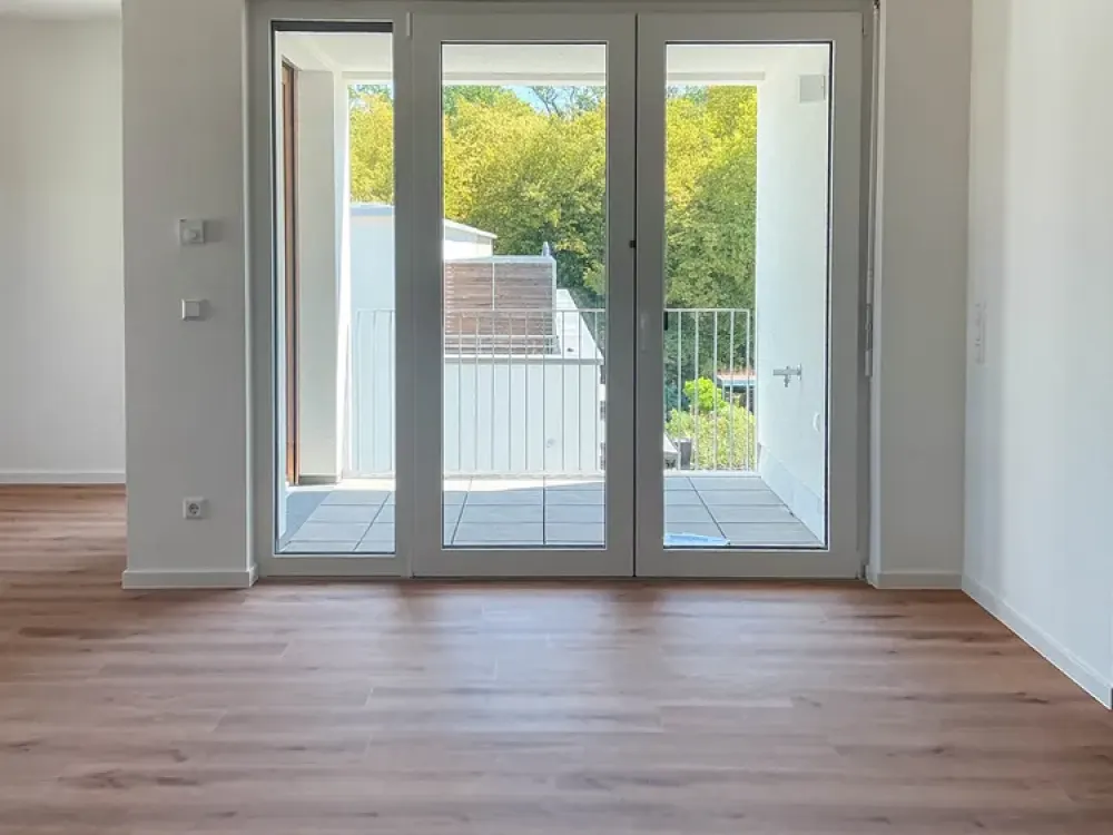 Erstbezug am Waldrand: Moderne 2-Zimmer-Neubauwohnung mit Loggia
