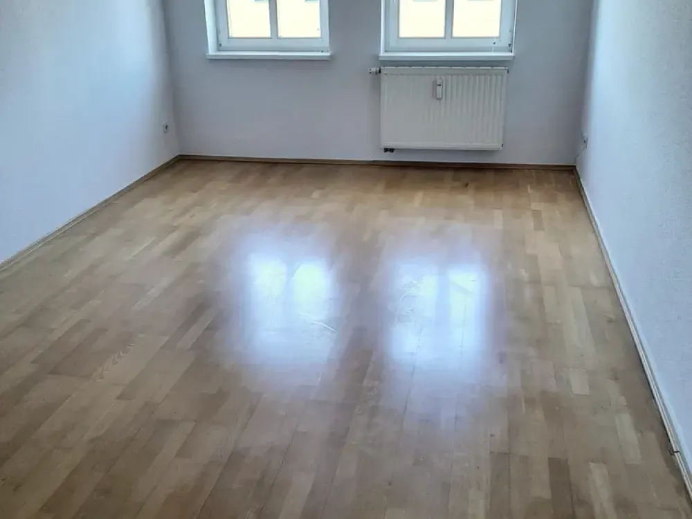 Helle Altbau-Dachgeschosswohnung - mit Aufzug nahe Zentrum.