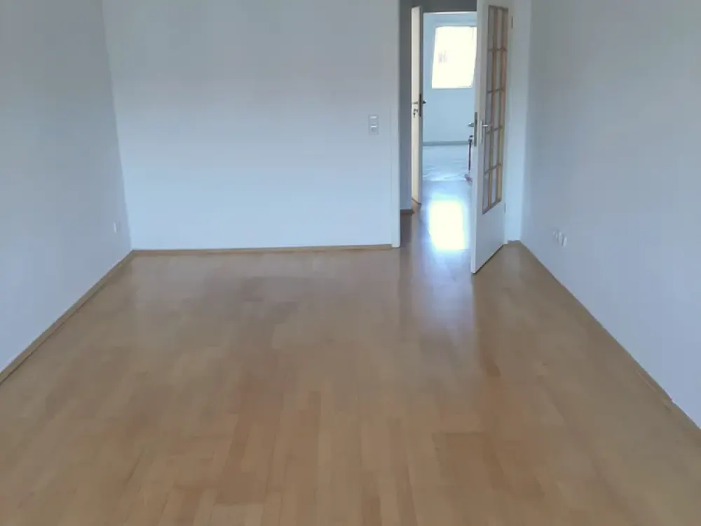 Helle Altbau-Dachgeschosswohnung - mit Aufzug nahe Zentrum.