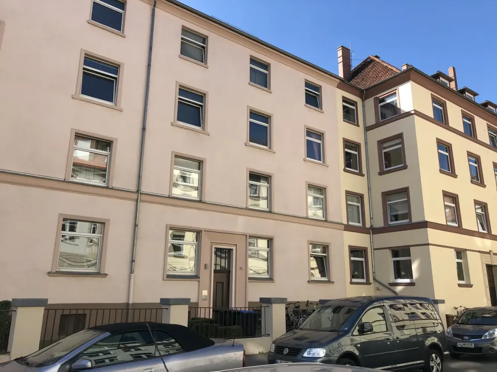 Südstadt: Renovierte 3-Zimmer-Wohnung mit Einbauküche, Balkon und Gartennutzung: WG-geeignet