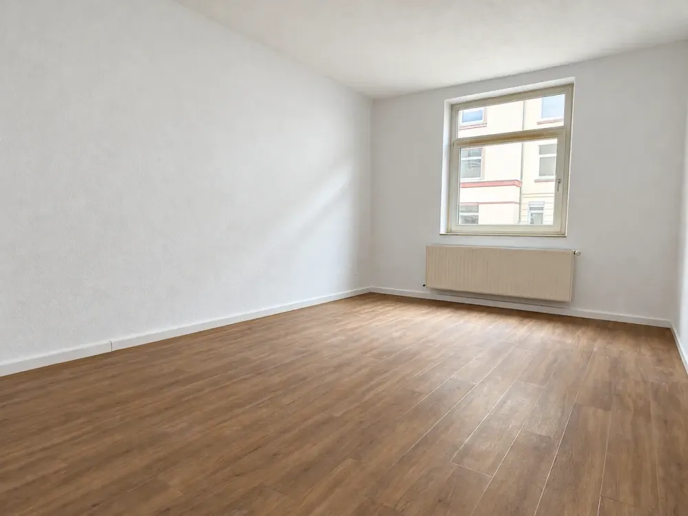 Südstadt: Renovierte 3-Zimmer-Wohnung mit Einbauküche, Balkon und Gartennutzung: WG-geeignet