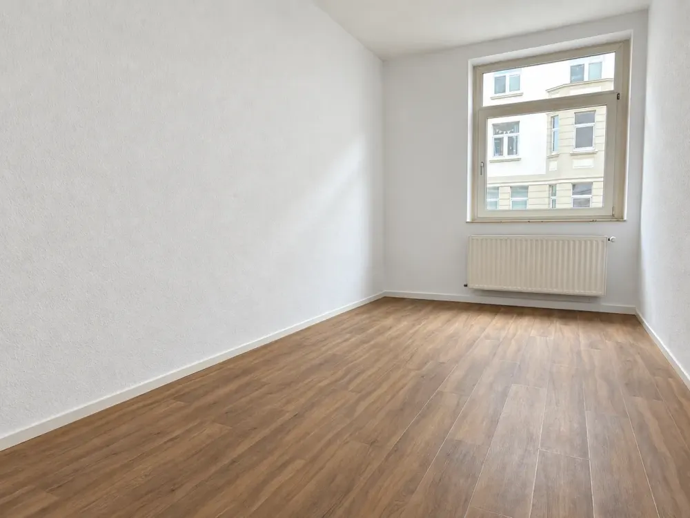 Südstadt: Renovierte 3-Zimmer-Wohnung mit Einbauküche, Balkon und Gartennutzung: WG-geeignet