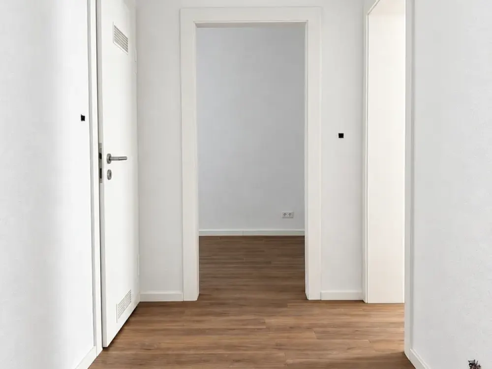 Südstadt: Renovierte 3-Zimmer-Wohnung mit Einbauküche, Balkon und Gartennutzung: WG-geeignet