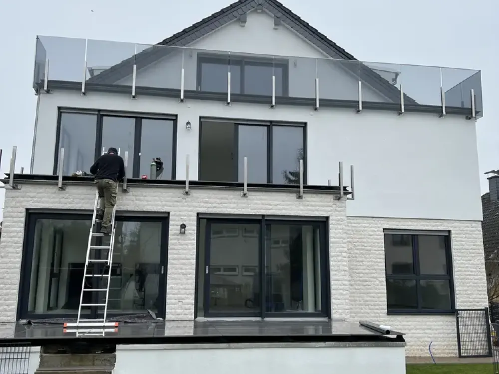 Helle Dachgeschosswohnung mit großem Balkon