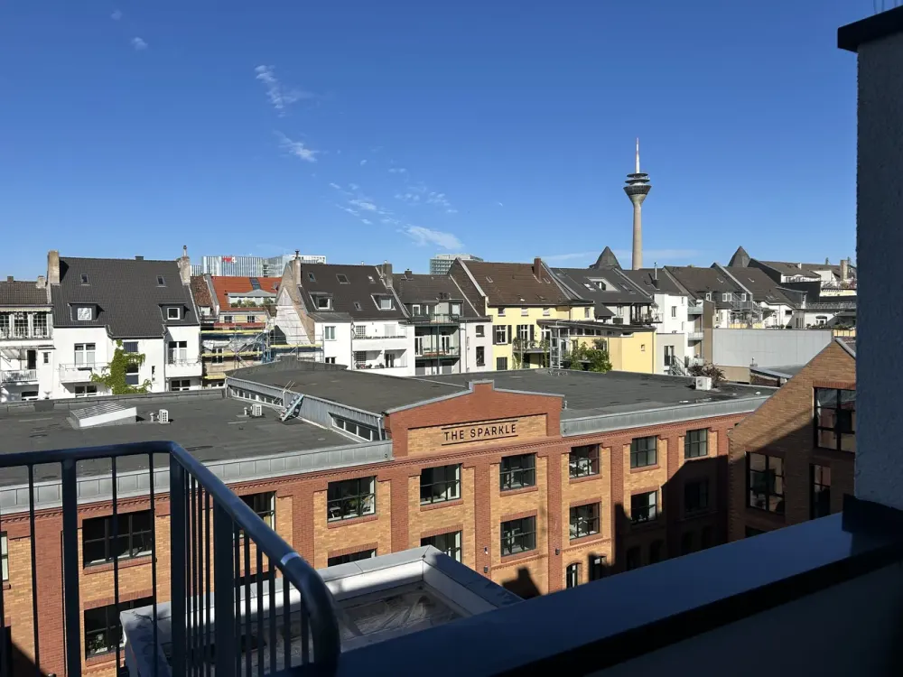 Blick über die Dächer von Unterbilk und auf Fernsehtum- 1,5-Zimmer-Wohnung in Düsseldorf Unterbilk
