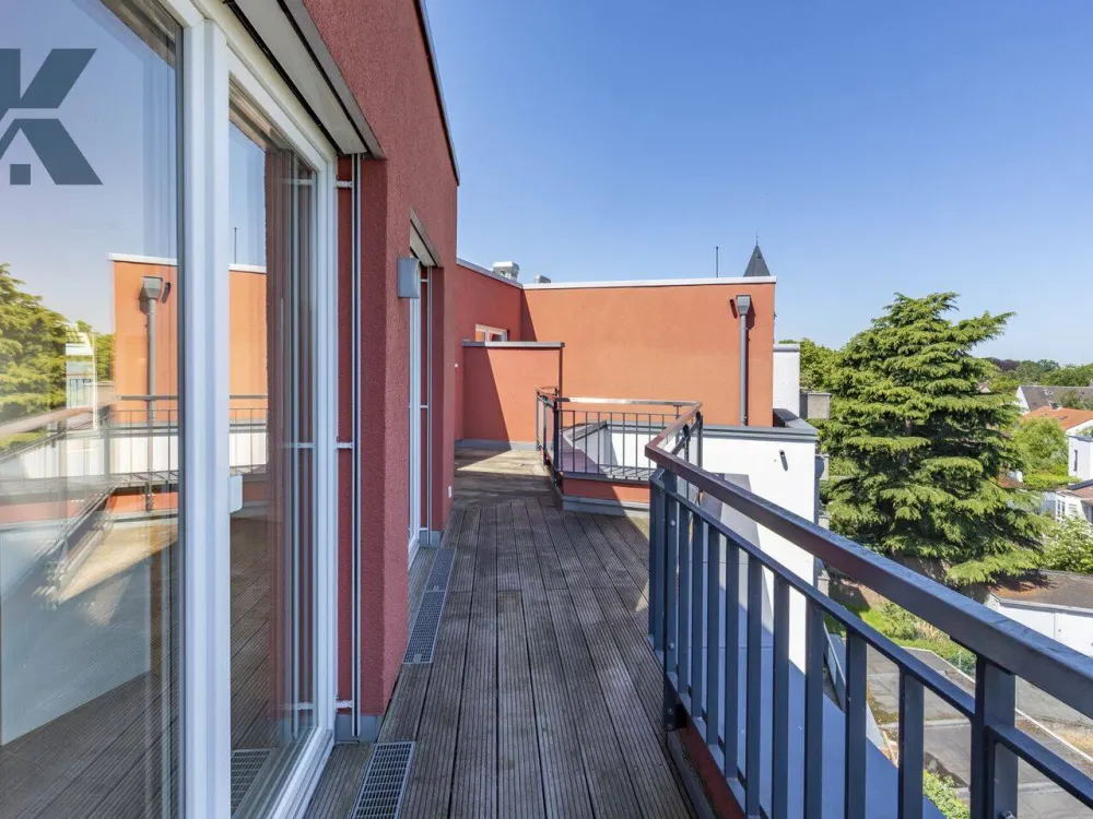 Penthouse-Wohnung. Neubau-Standard. 2 Zimmer mit 2 Dachterrassen. Stellplatz.