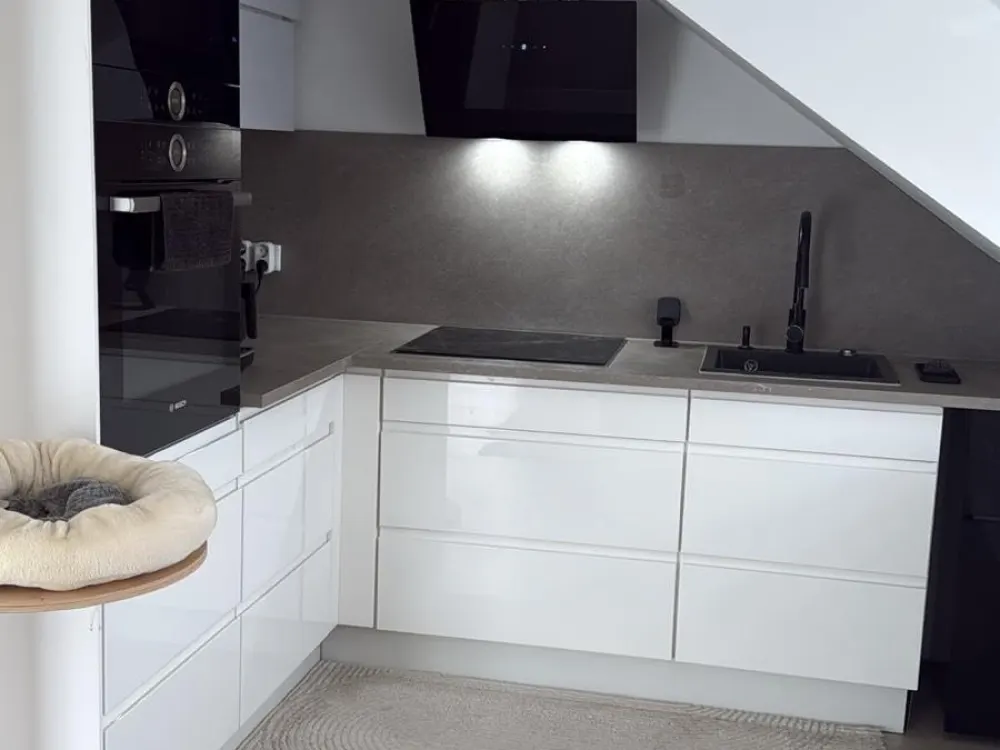 Moderne 2-Zimmer-Dachgeschosswohnung mit ca. 55 m² + Terrasse