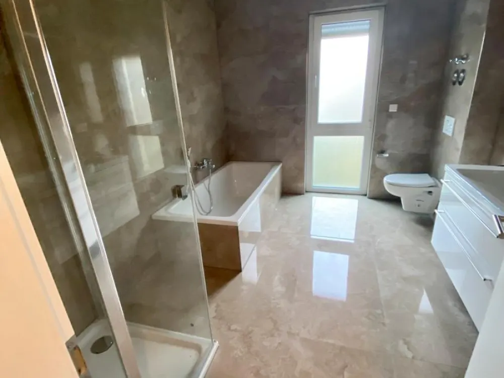 Moderne 3 Zimmer Neubau Wohnung - am Weißen Stein