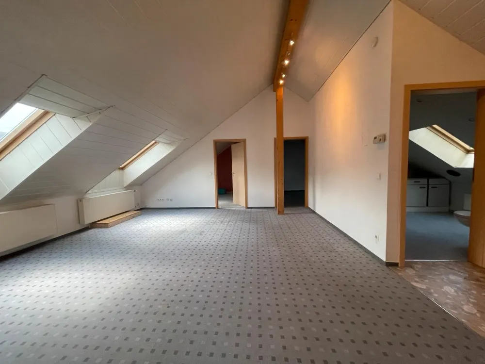 3-Zimmer DG-Wohnung. Ideal für Pendler oder Rentner