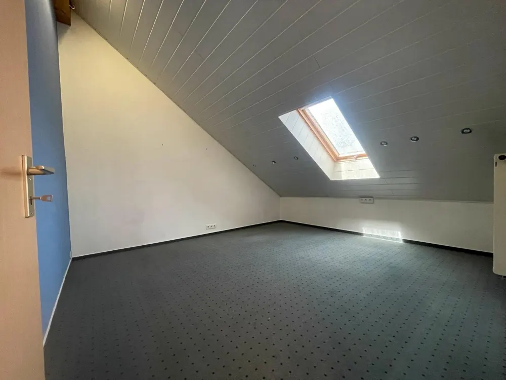 3-Zimmer DG-Wohnung. Ideal für Pendler oder Rentner