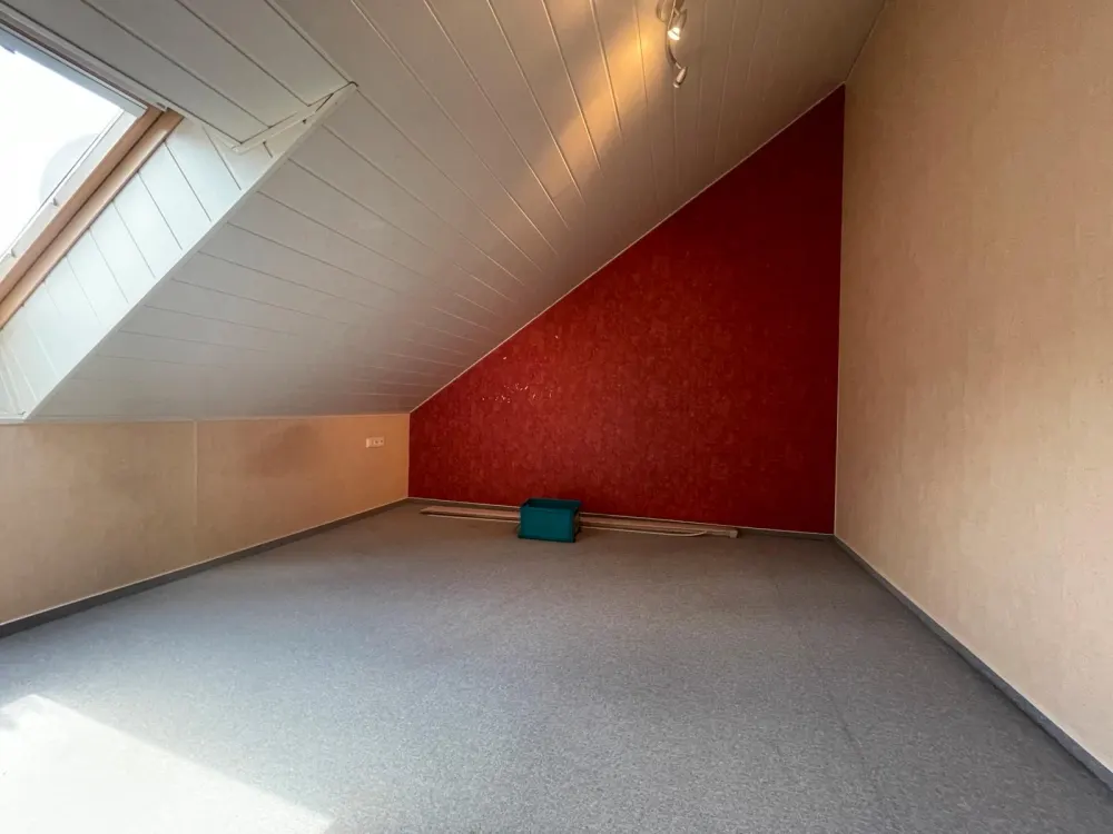 3-Zimmer DG-Wohnung. Ideal für Pendler oder Rentner